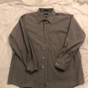 Men’s silver/gray long sleeve button down shirt
